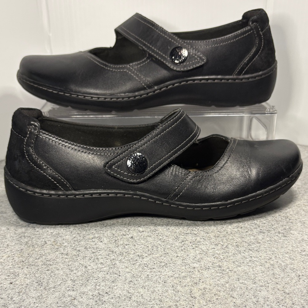 Clark’s size 10 hook & loop closure Women's Black Mary Jane Shoes. Fc3